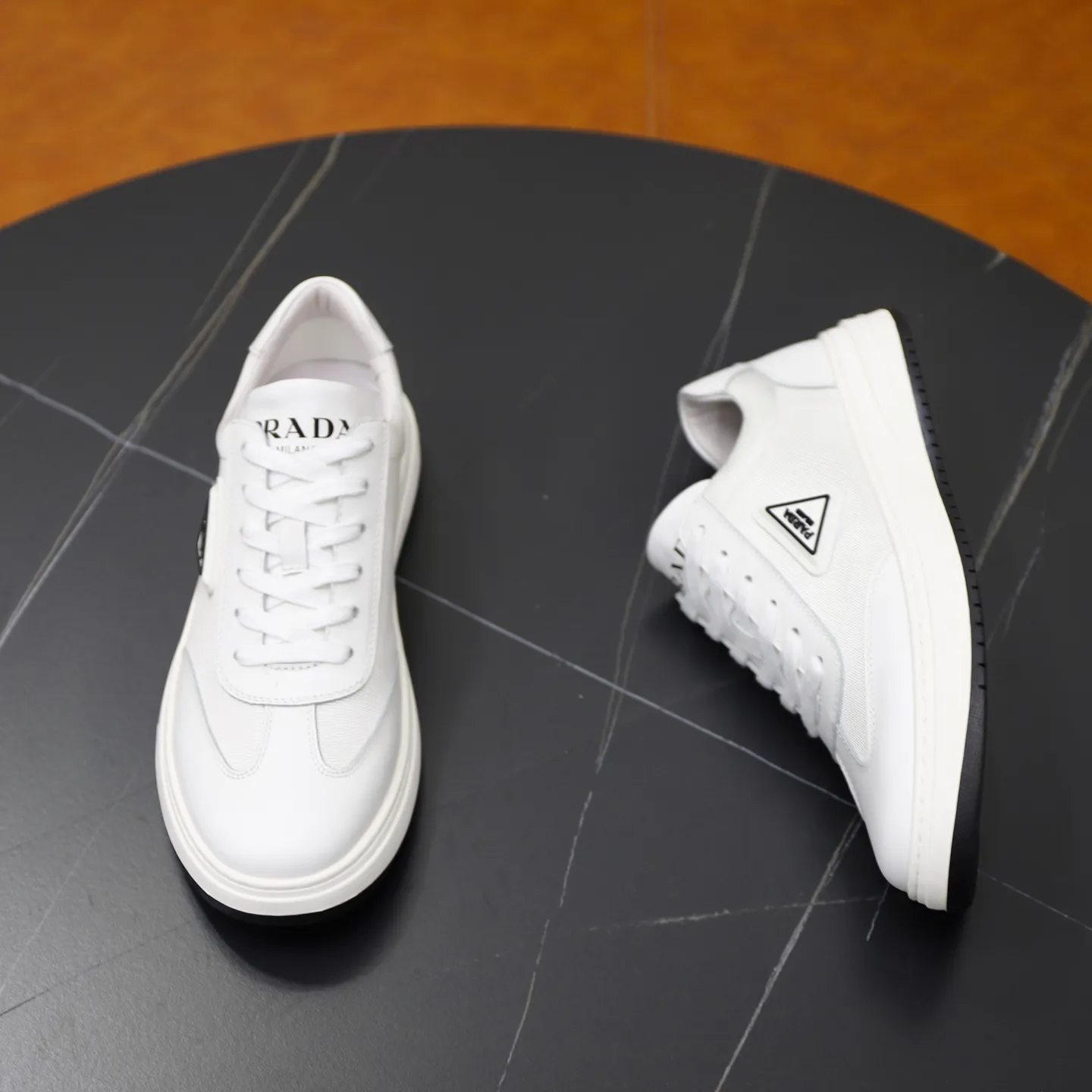 Ex-factory price: 420💰🙅‍♂️🙅‍♂️🙅‍♂️ Brand: PRADA Standard code: 38–44 (45 can be customized) Grade: Same as the official website Material: Original cowhide fabric Comfortable pigskin lining Lightweight wear-resistant outsole Style category: Men's fashionable casual shoes and boots Running sports shoes Distinguished luxury brand elements Top luxury Color: actual picture color
